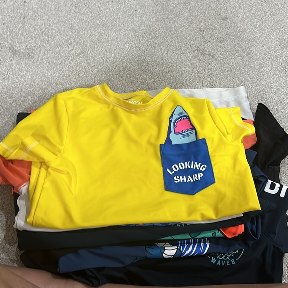 Boys swim top - Picture 3 of 11